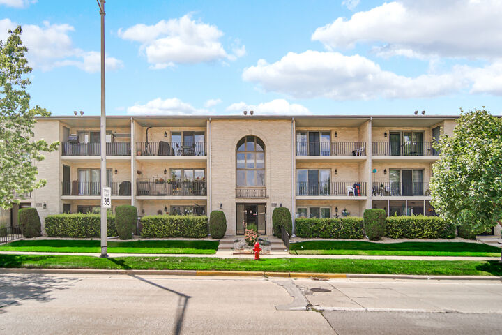 10538 S Central Avenue 3S  Chicago Ridge IL 60415 photo