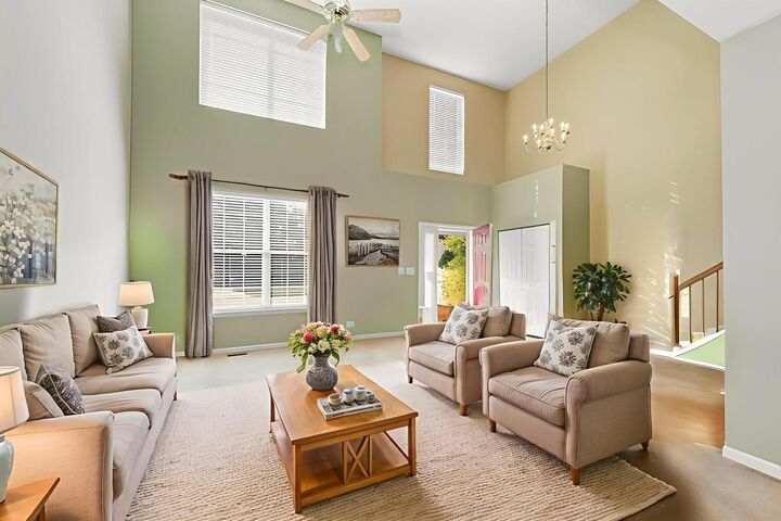 Property Photo: 621 Mansfield Way IL 60543