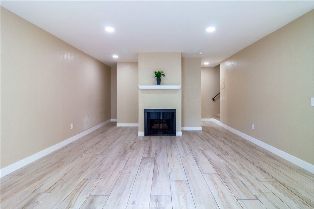 Property Photo: 9047 Langdon Avenue 22 CA 91343