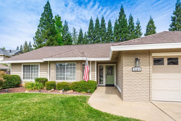 Property Photo:  2203 Banbury Circle  CA 95661 
