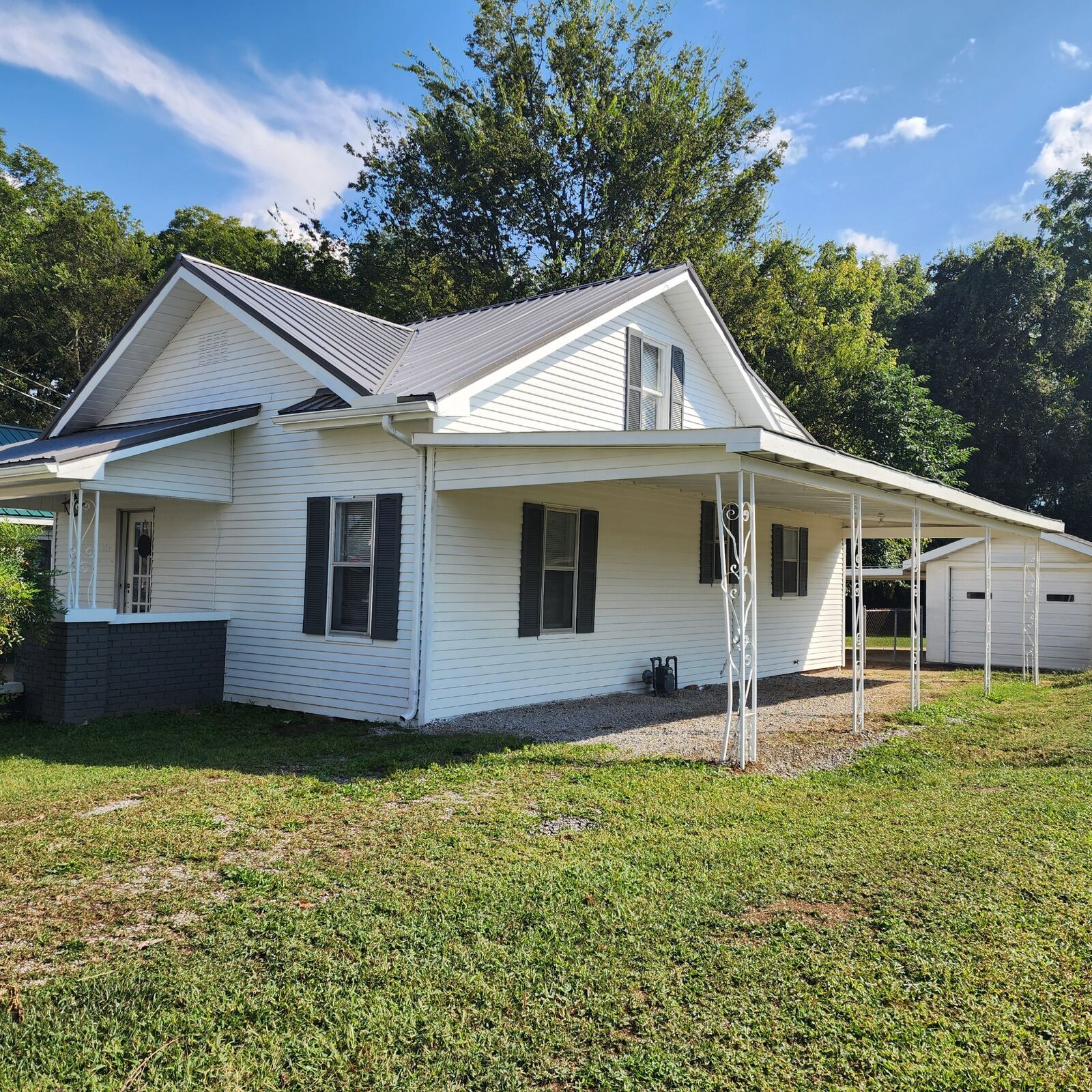 Property Photo:  215 Depot St  TN 38464 