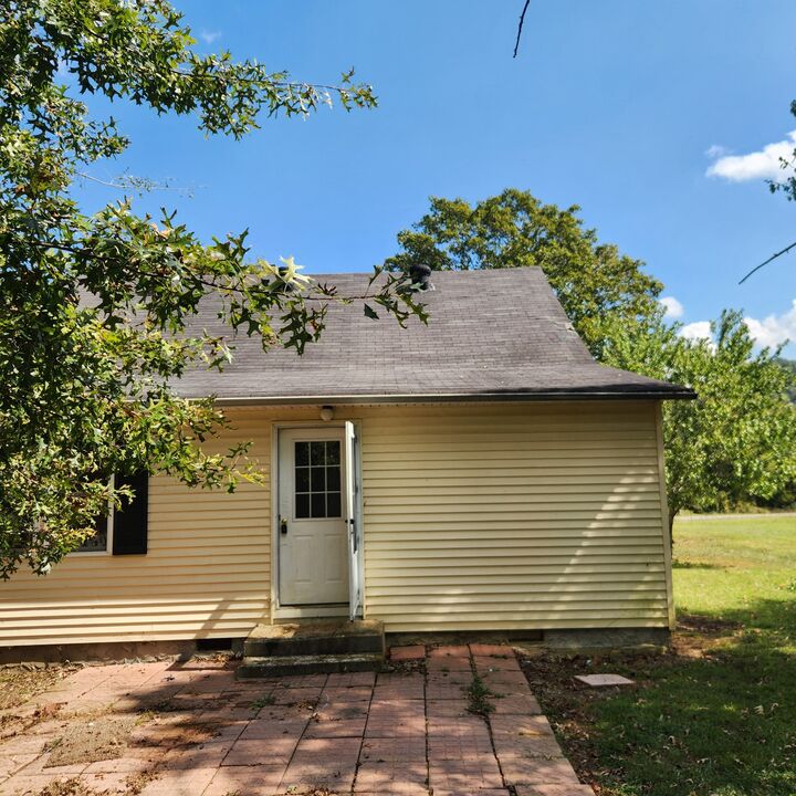 Property Photo:  4625 Dixon Creek Rd  TN 37057 