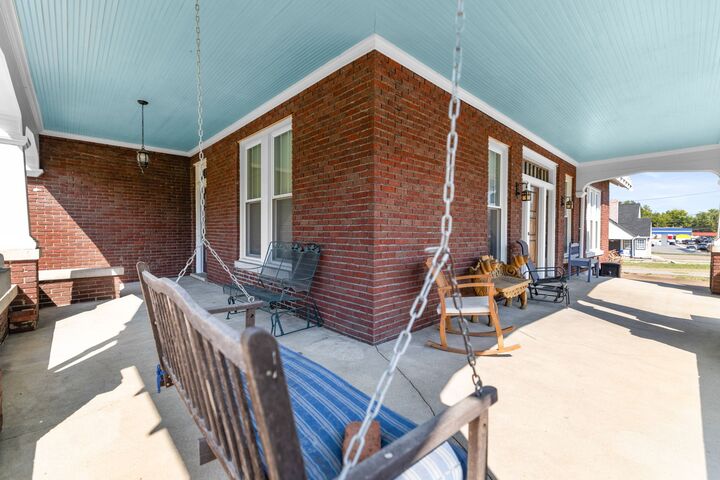 Property Photo:  527 Deery St  TN 37160 
