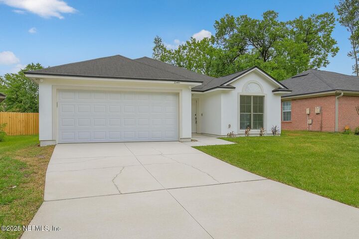 Property Photo: 1664 Spring Oaks Lane FL 32221