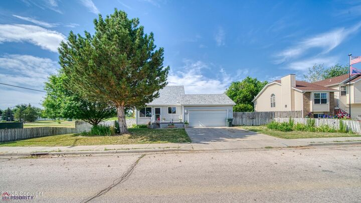 428 Walnut St W  Gillette WY 82718 photo