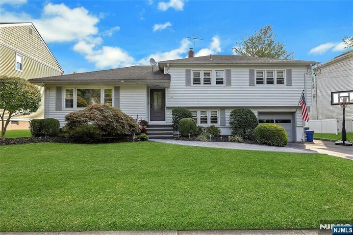 Property Photo:  42 Eastbrook Drive  NJ 07661 