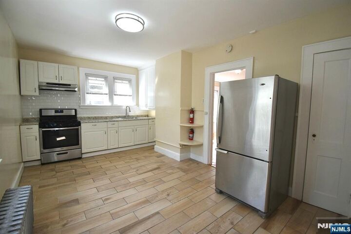Property Photo:  12 Ward Place 2  NJ 07042 