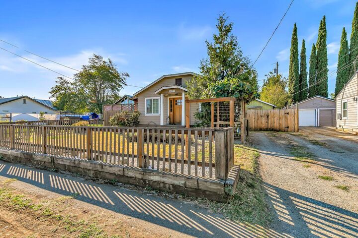 821 W 2nd Street  Medford OR 97501 photo