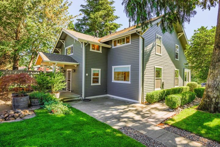 Property Photo: 111 Cedar Street OR 97537