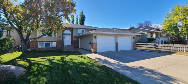 337 Ojibwa Place W  Lethbridge AB T1K 5K7 photo