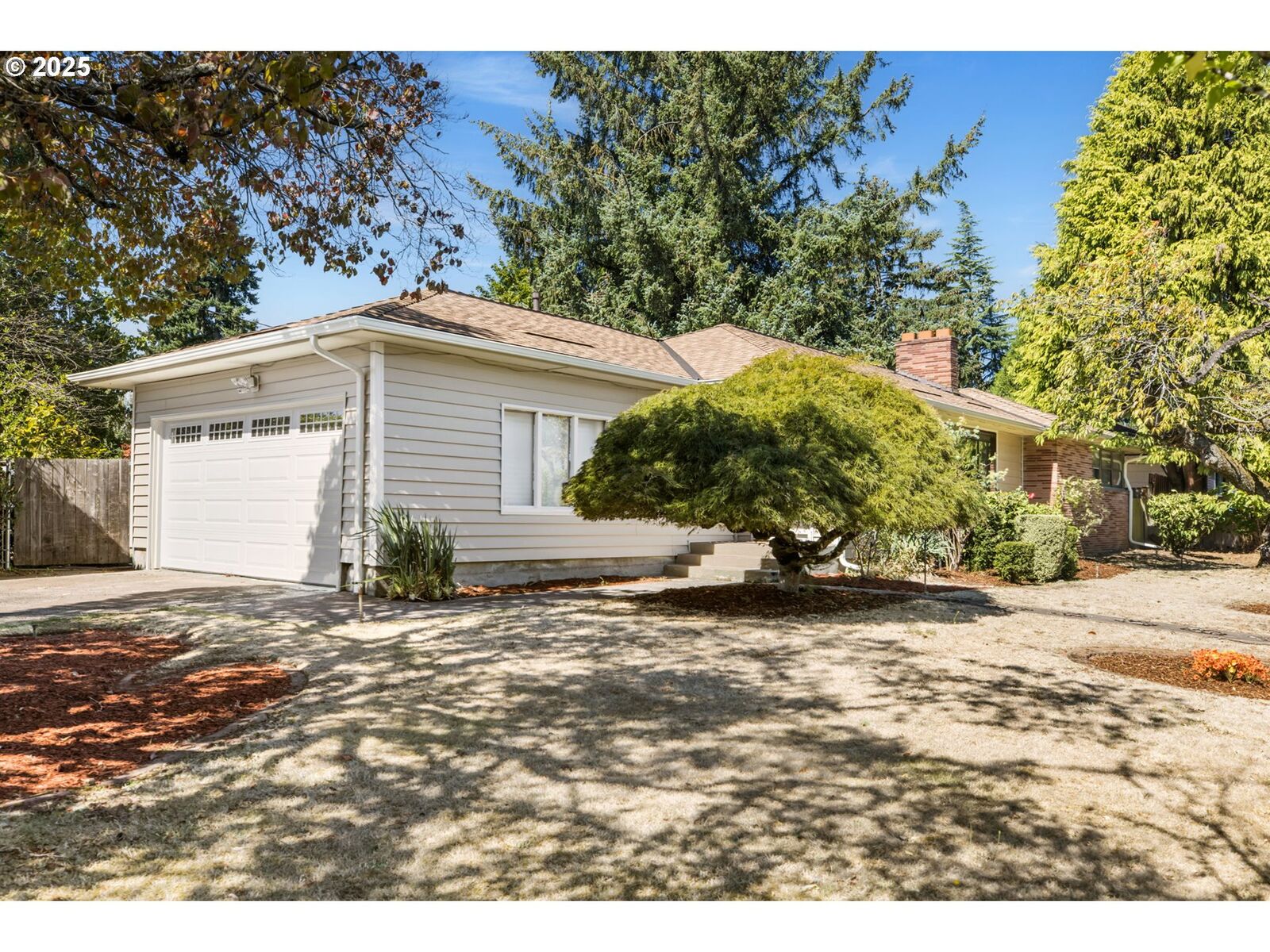 Property Photo:  415 NE 116th Pl  OR 97220 