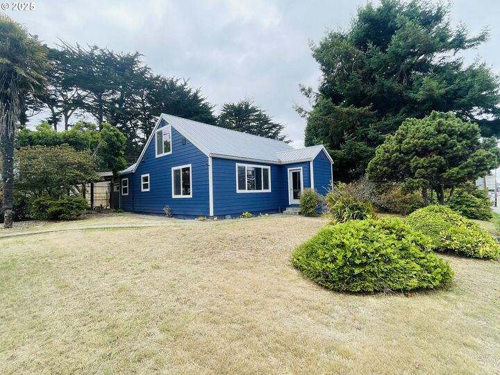 890 2nd St SE  Bandon OR 97411 photo