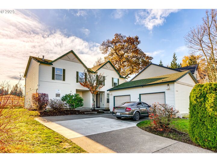 Property Photo: 15648 NE Milton Pl OR 97230