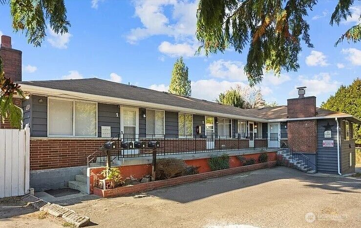 Property Photo: 1634 SW 114th Street WA 98146