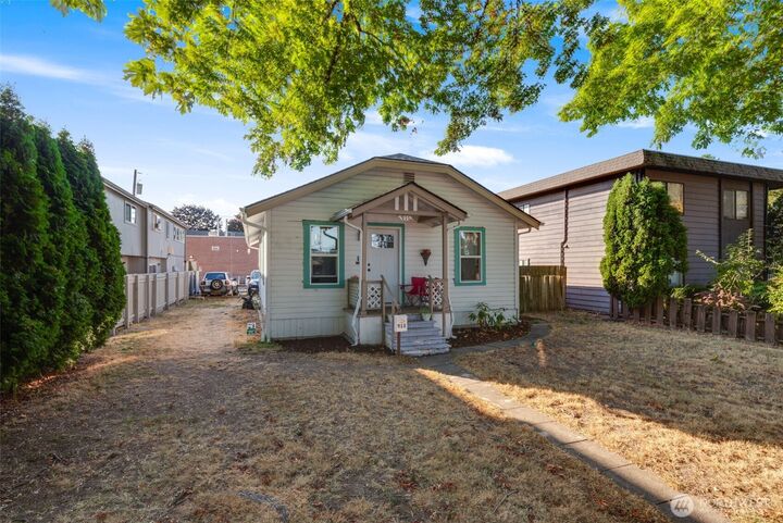 Property Photo: 911 16th Avenue WA 98632