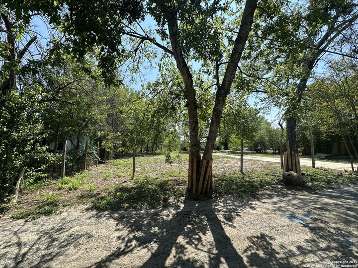 Property Photo: 1910 Lennon TX 78223