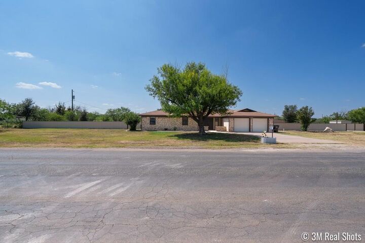 Property Photo: 5301 Meadow Dr TX 76903