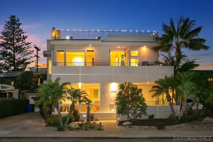 Property Photo:  3328 Crown Point  CA 92109 