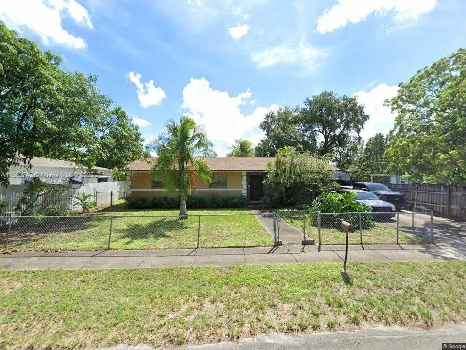 Property Photo: 1370 NW 112th St FL 33167
