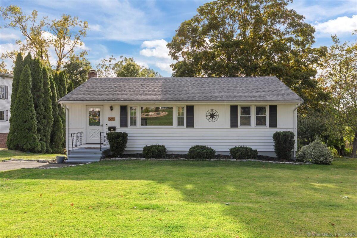Property Photo:  565 Pond Point Avenue  CT 06460