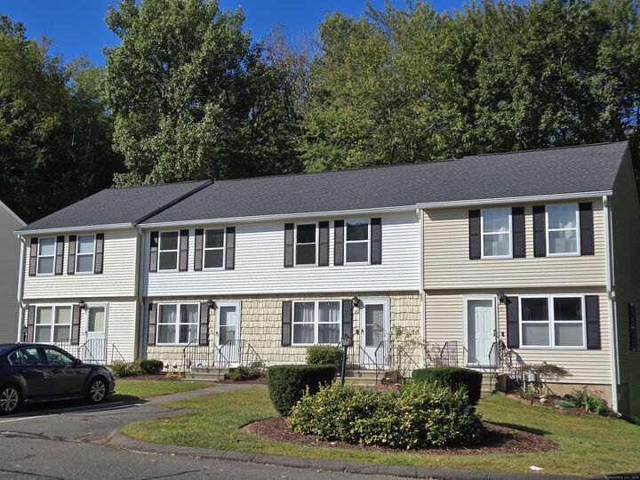 Property Photo: 5 Periwinkle Lane 5 CT 06033