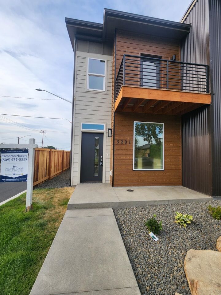 Property Photo: 3201 E 30th Ave 3201 E 30th Ave, Adu WA 99223