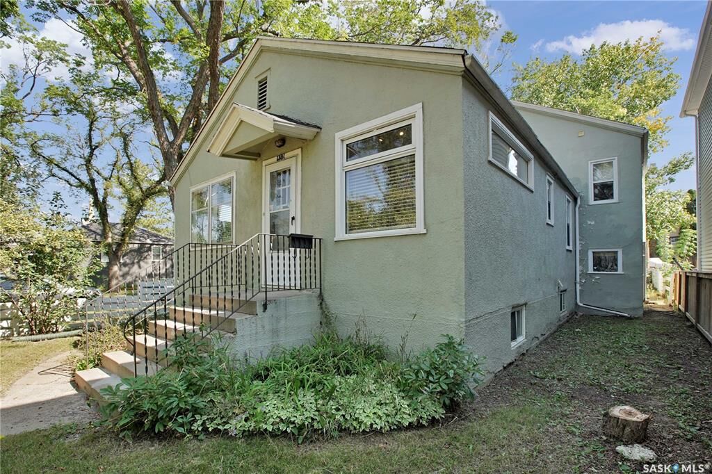 Property Photo: 1301 Broadway Avenue SK S7H 2A5