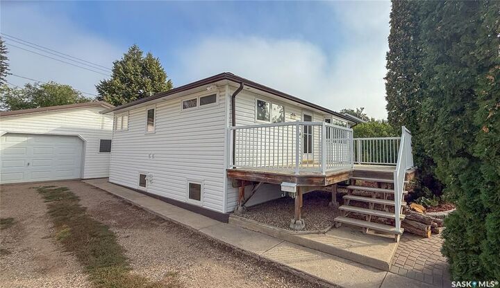 Property Photo:  232 25th Street  SK S0M 0E0 