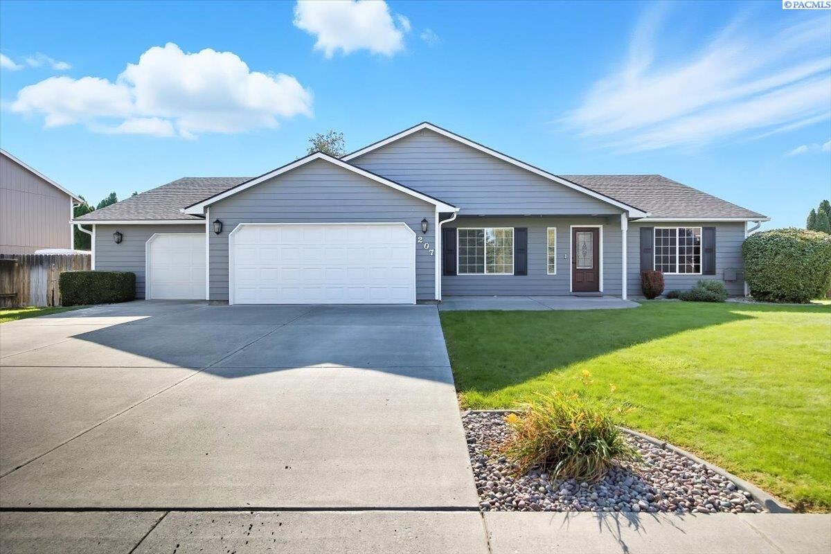 Property Photo: 207 W 48th Ave WA 99337