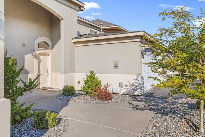 Property Photo: 721 Hanford St. WA 99354