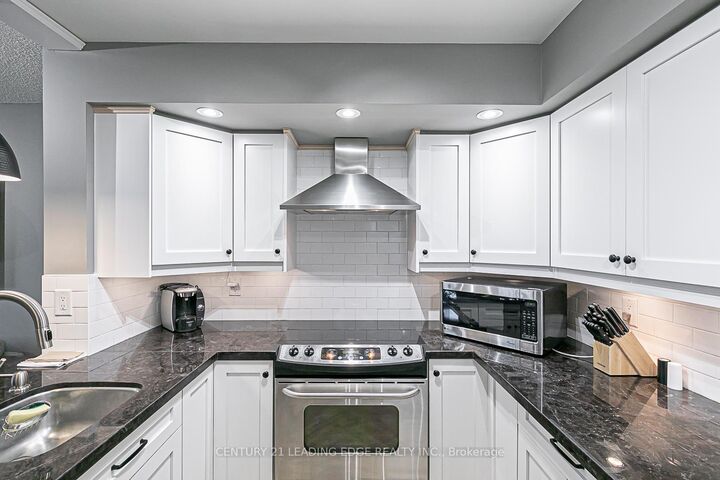 Property Photo:  3 Ellesmere Street 202  ON L4B 4N2 