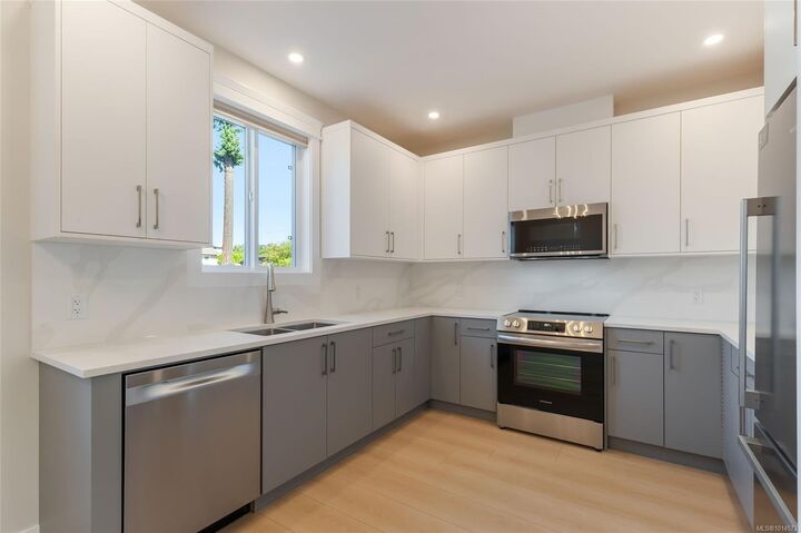 Property Photo:  764 Townsite Rd  BC V9S 1L5 
