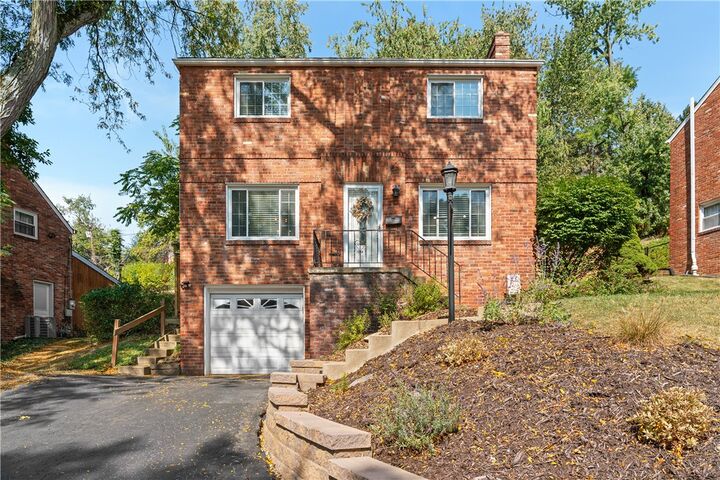207 Congress Drive  Pleasant Hills PA 15236 photo