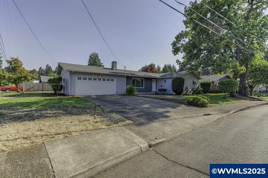 Property Photo: 714 SW Robinhood Dr OR 97338