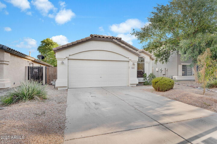 Property Photo: 841 E Lovegrass Drive AZ 85143