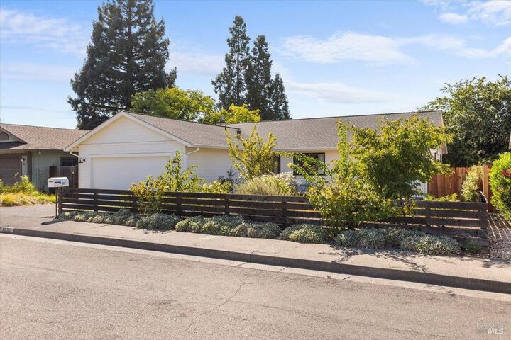 Property Photo:  1037 Lupine Road  CA 95448