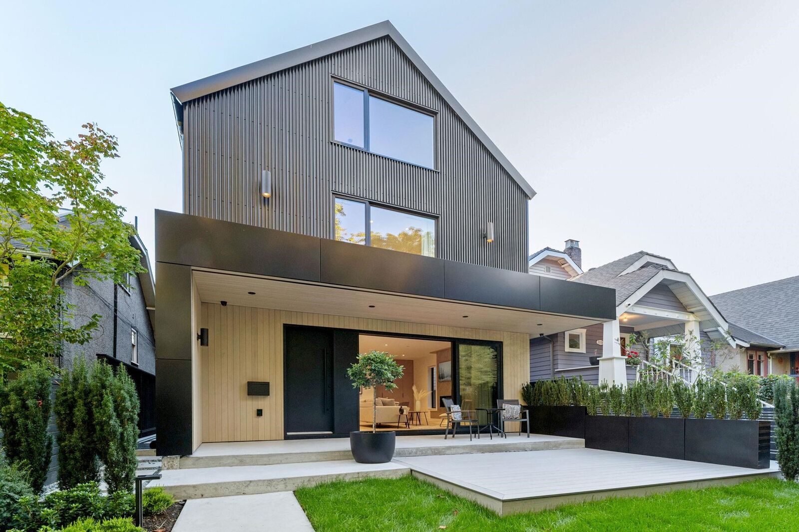 Property Photo:  3036 W 14th Avenue 1  BC V6K 2X8 