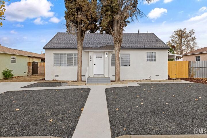 324 Donna Avenue  Bakersfield CA 93304 photo