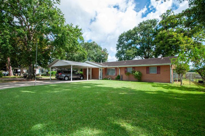 Property Photo:  401 Carol Rd  LA 70380