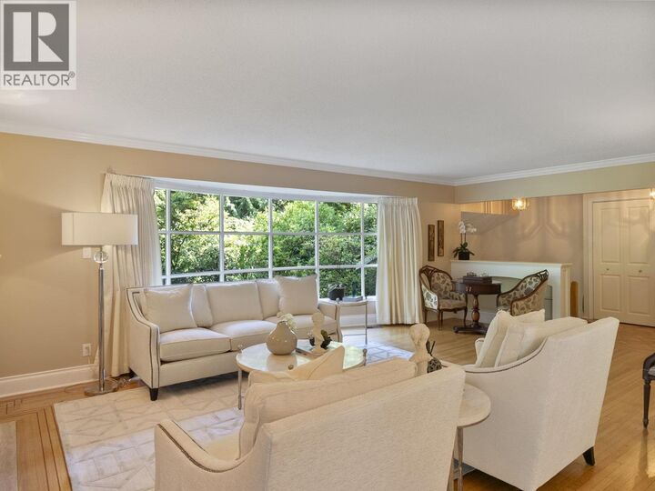 Photo de la propriété: 475 Southborough Drive BC V7S 1M4