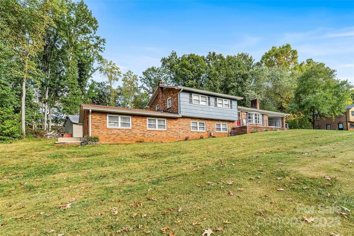 Property Photo: 304 Parlier Avenue NE NC 28613
