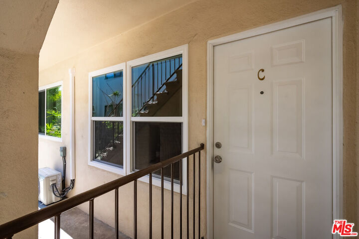 Property Photo: 2027 Euclid St CA 90405