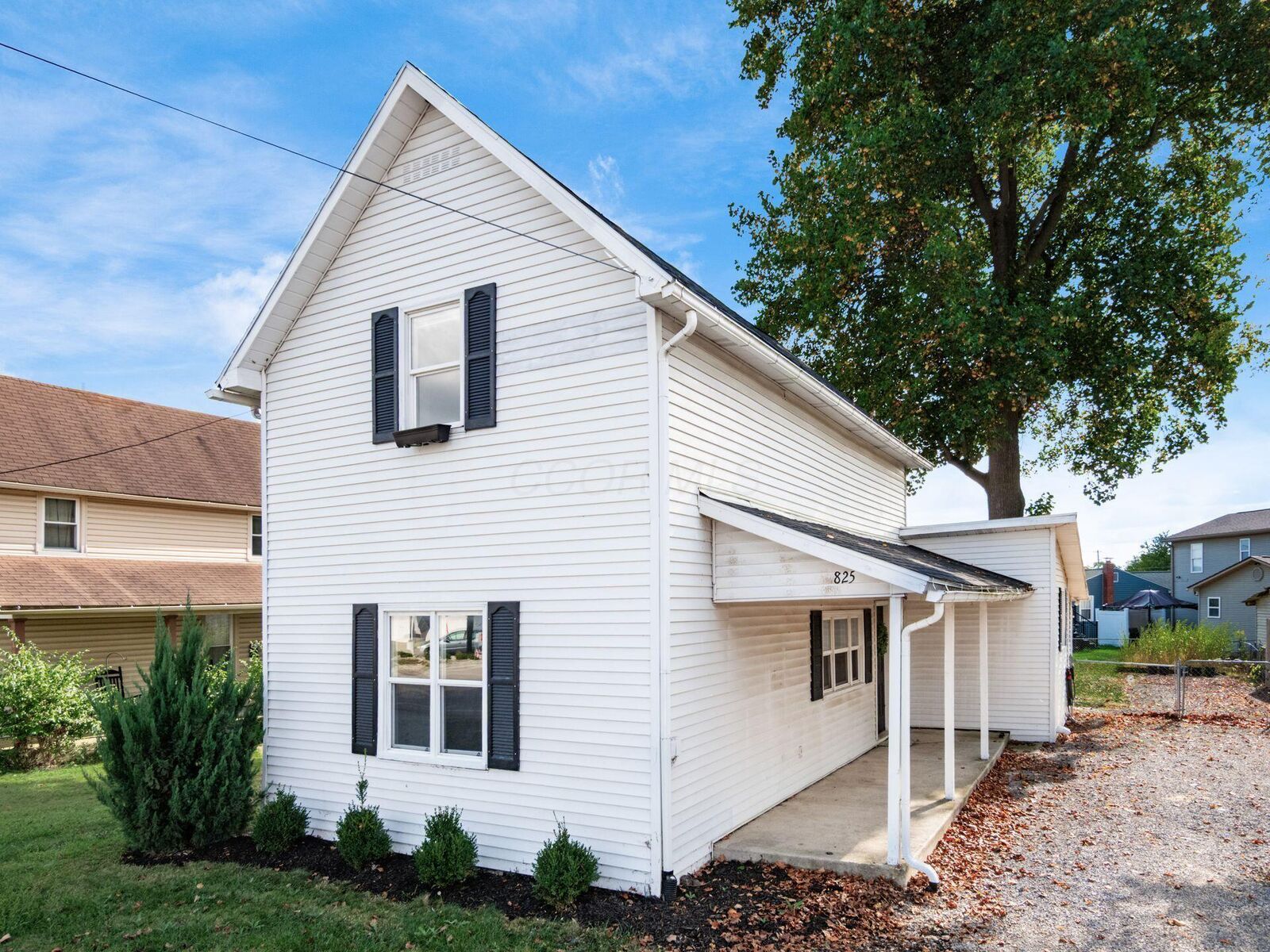 Property Photo:  825 Columbus Avenue  OH 43040 