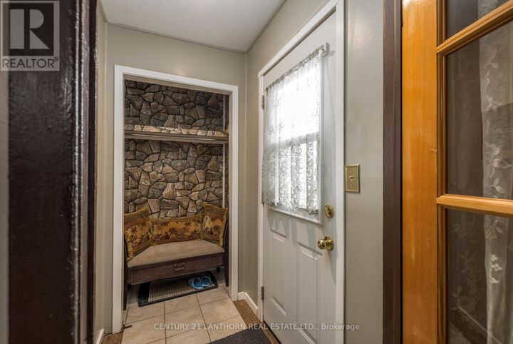 Property Photo:  8 Johnson Road  ON K8V 2W7 