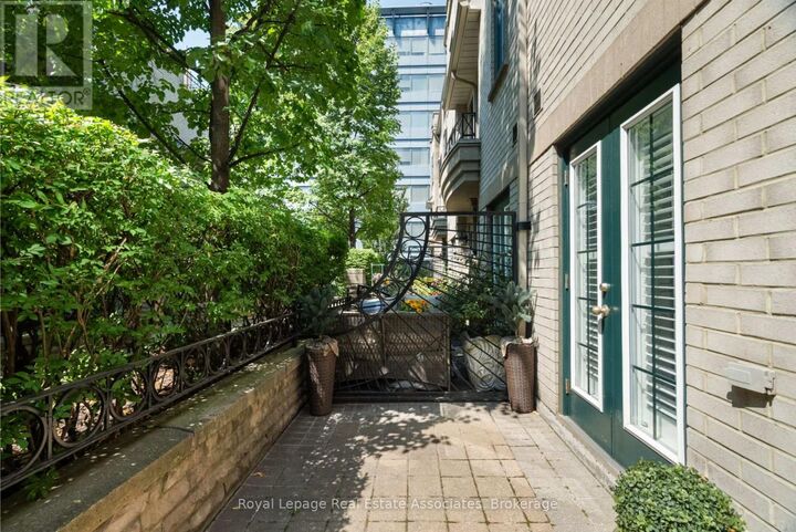 Property Photo:  1 Baxter Street 8  ON M4W 3W1 