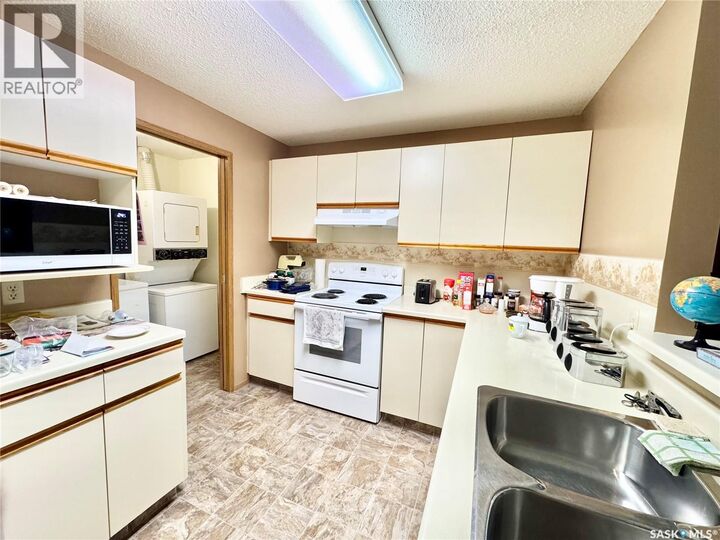 Property Photo:  2 20 18th Street W  SK S6V 3Z7 