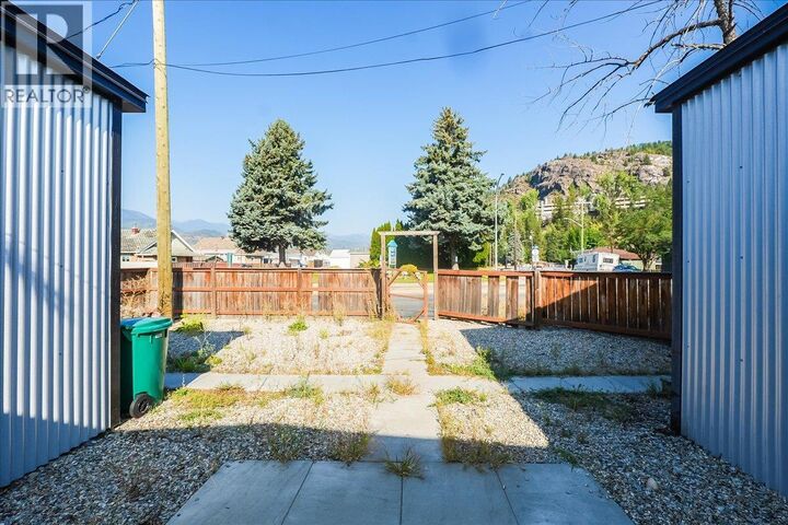 Property Photo:  1406 Fourth Avenue  BC V1R 1S5 
