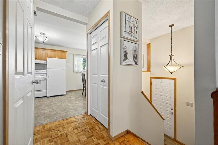 Photo de la propriété:  324 Edelweiss Crescent  MB R2G 2B6 
