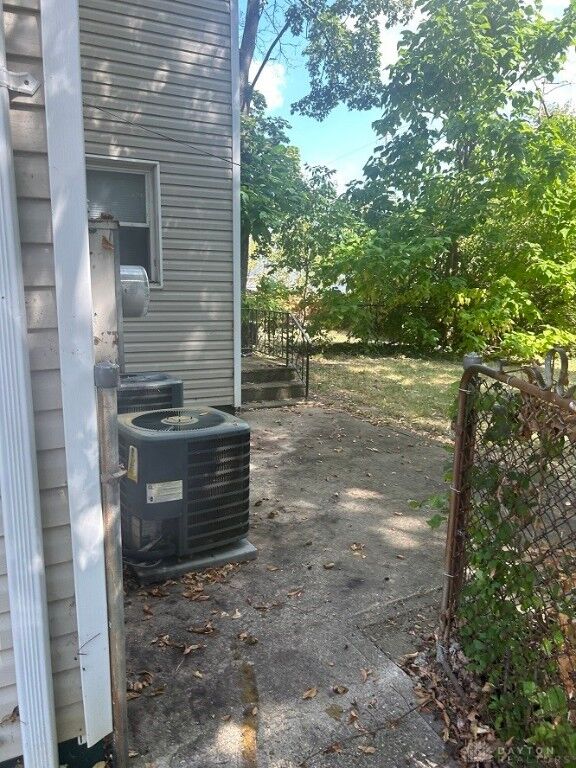 Property Photo:  1712 Catalpa Drive  OH 45406 