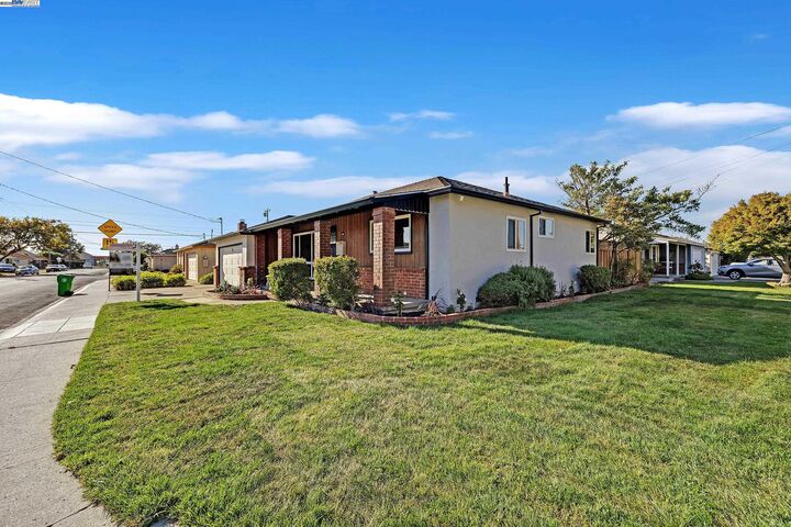 Property Photo:  1867 Via Buena Vis  CA 94580 